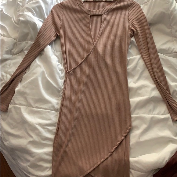 Dress. - Picture 2 of 3